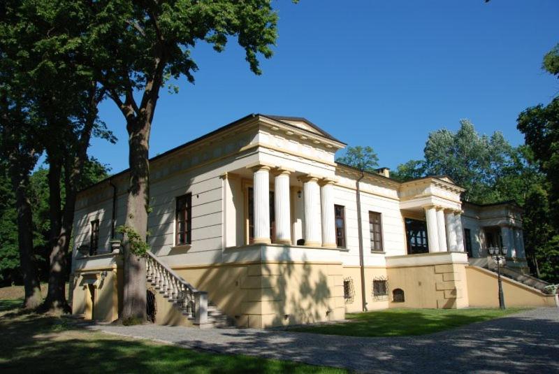 Palac W Malkowie Warta Экстерьер фото