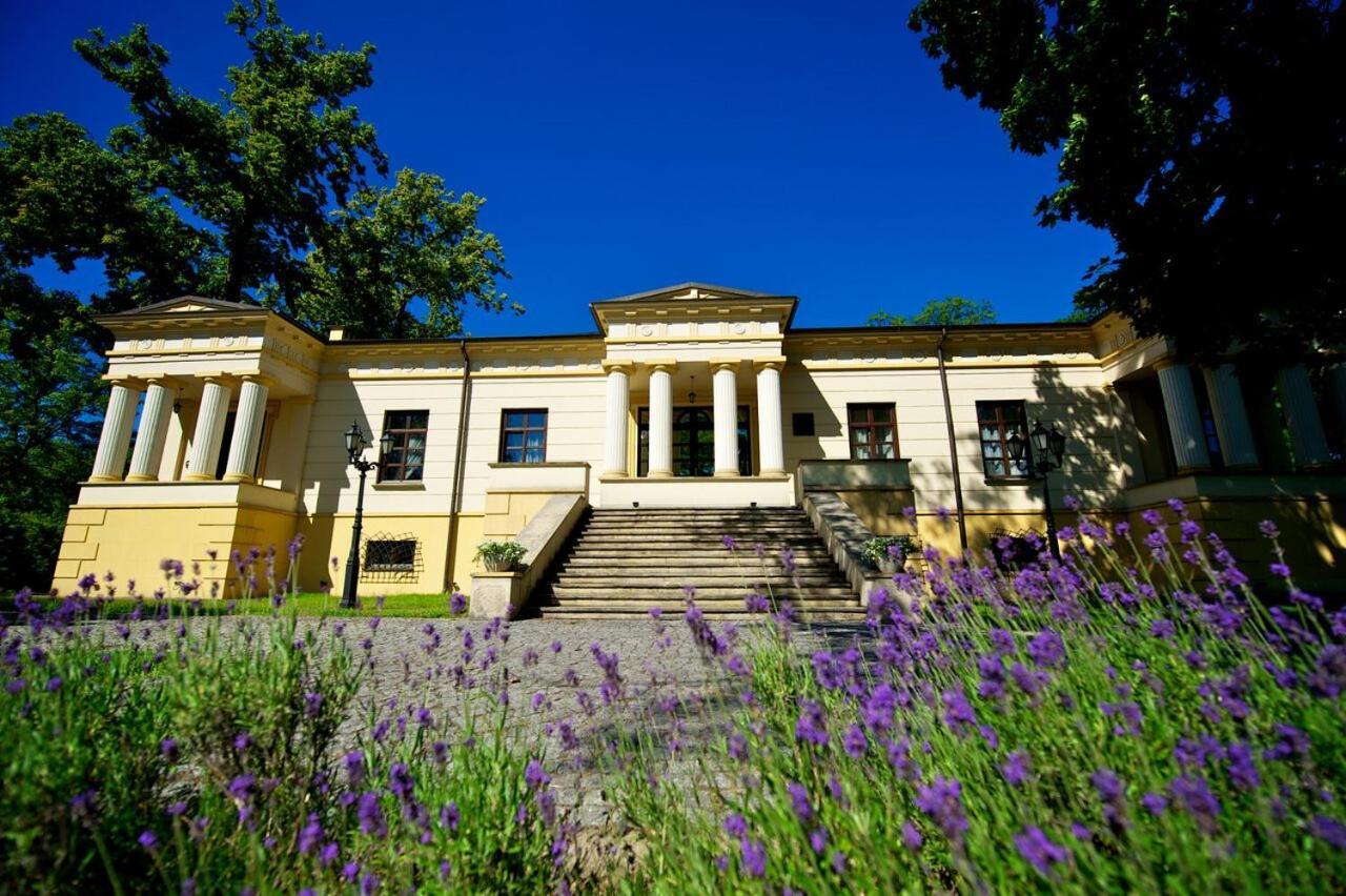 Palac W Malkowie Warta Экстерьер фото